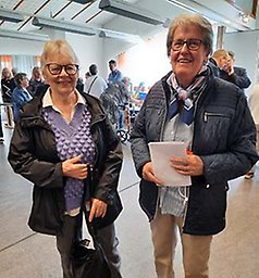 Glada besökare på äldremässan, till vänster i bild Ingbritt Jonsson och till
höger Britt Persson.